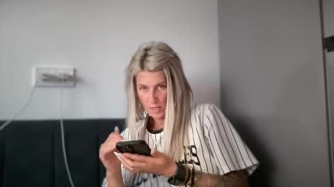 Snapshot of jessye_vega chatting on October 20, 2025, 2:28 pm Jessye online show from October 20, 2025, 2:28 pm