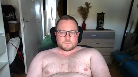 jeuneloup92 online show from September 26, 2025, 3:38 pm