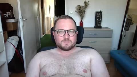 jeuneloup92 online show from September 30, 2025, 4:34 pm