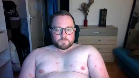 jeuneloup92 online show from November 3, 2025, 5:03 pm