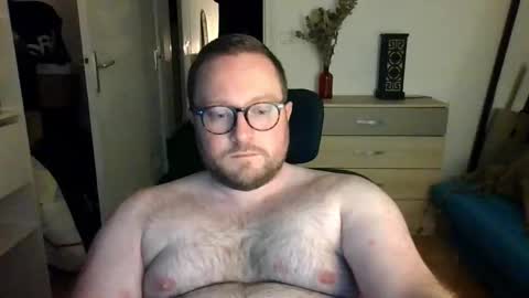 jeuneloup92 online show from December 4, 2025, 5:54 pm