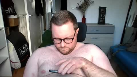 jeuneloup92 online show from January 9, 2026, 3:48 pm