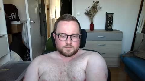 jeuneloup92 online show from March 3, 2026, 4:57 pm