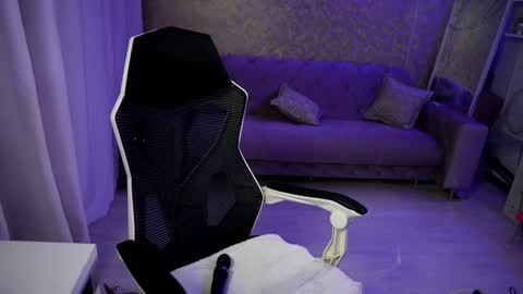 Snapshot of jeyssy69 chatting on December 22, 2024, 4:17 am Jeyssy also Andra online show from December 22, 2024, 4:17 am