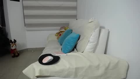 Camila online show from November 28, 2025, 10:51 am