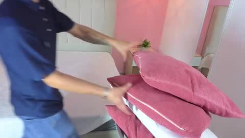 Jhan online show from April 21, 2026, 4:08 am