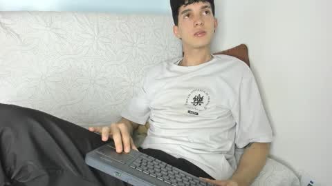 Snapshot of jheampiero chatting on February 23, 2026, 9:01 pm Jheampiero online show from February 23, 2026, 9:01 pm