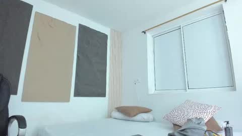 jheremy_wen online show from December 17, 2025, 7:09 pm