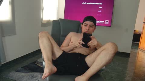 Snapshot of jhoan_saenz chatting on October 17, 2025, 6:43 pm Jhoan Saenz online show from October 17, 2025, 6:43 pm