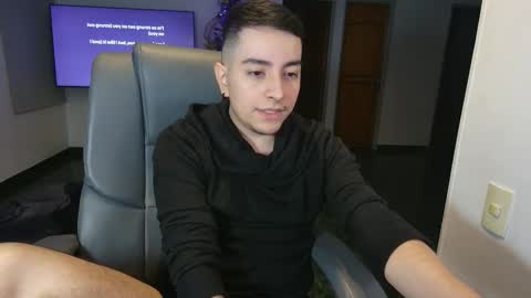 Snapshot of jhoan_saenz chatting on November 19, 2025, 2:22 am Jhoan Saenz online show from November 19, 2025, 2:22 am