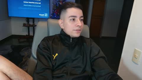 Snapshot of jhoan_saenz chatting on November 19, 2025, 10:54 pm Jhoan Saenz online show from November 19, 2025, 10:54 pm