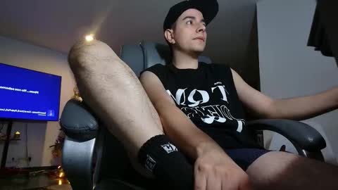 Snapshot of jhoan_saenz chatting on December 3, 2025, 3:58 am Jhoan Saenz online show from December 3, 2025, 3:58 am