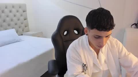 jhoanleandro online show from January 14, 2026, 4:18 am