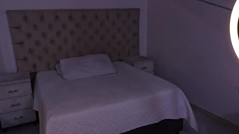 jhoanleandro online show from February 20, 2026, 4:42 am