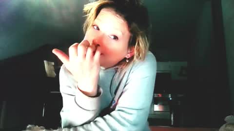 Anya online show from November 1, 2025, 9:39 pm