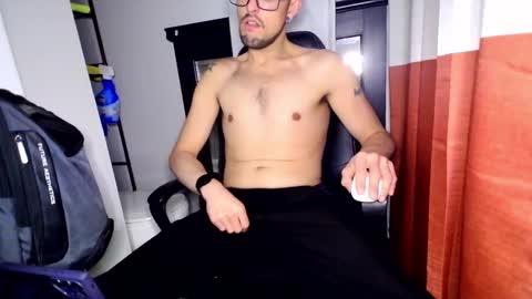 Snapshot of jhp_kinky_2000 chatting on January 6, 2025, 8:03 am kinky party boy online show from January 6, 2025, 8:03 am