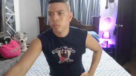 Snapshot of jhulian08 chatting on January 21, 2025, 2:43 am julian online show from January 21, 2025, 2:43 am