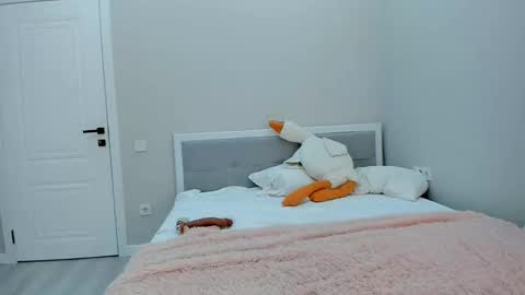 yuna online show from October 24, 2025, 2:13 pm