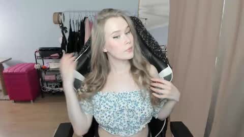 Snapshot of jimmy_and_amy chatting on October 8, 2025, 2:04 pm Amy next stream on Wednesday Thursday Friday Saturday and Sunday at 16 pm GMT3 online show from October 8, 2025, 2:04 pm