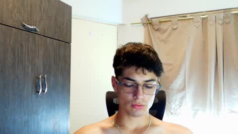 Snapshot of jimmy_classic chatting on February 4, 2026, 10:15 pm jimmy_classic online show from February 4, 2026, 10:15 pm