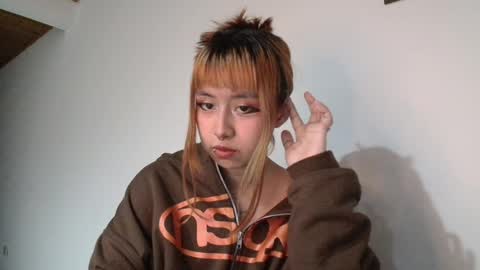 Snapshot of jinxxx_08 chatting on December 4, 2025, 2:21 am Minaa online show from December 4, 2025, 2:21 am