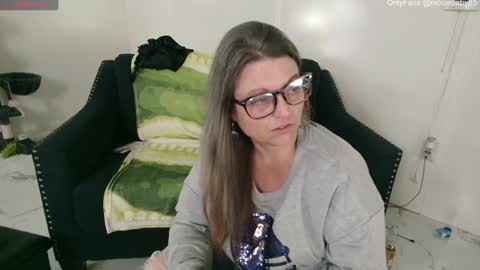 Nicole  Allen online show from December 5, 2024, 1:36 am