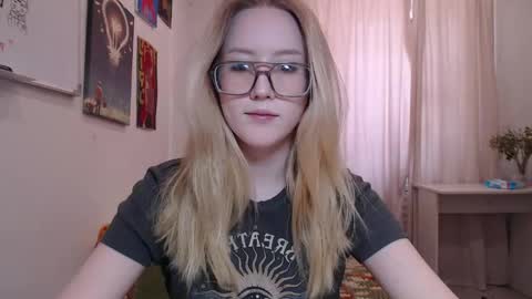 joan_kiss online show from May 16, 2026, 10:36 am