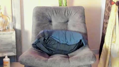 JOAN SAENZ online show from February 8, 2025, 2:58 am