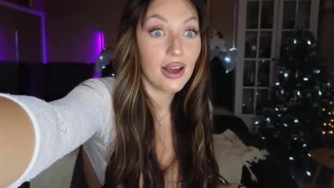 Snapshot of joannee chatting on December 18, 2024, 8:31 am Joanne online show from December 18, 2024, 8:31 am