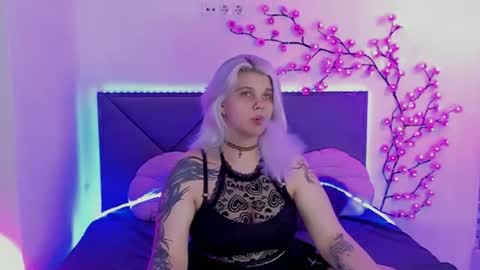 Snapshot of joannlowes chatting on June 25, 2026, 7:29 pm Joann online show from June 25, 2026, 7:29 pm