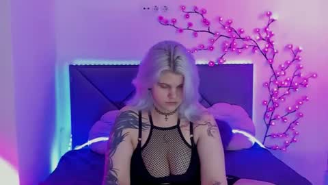 Snapshot of joannlowes chatting on July 1, 2026, 7:24 pm Joann online show from July 1, 2026, 7:24 pm