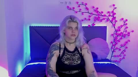 Snapshot of joannlowes chatting on July 15, 2026, 10:26 pm Joann online show from July 15, 2026, 10:26 pm