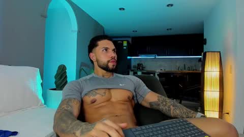 Snapshot of joe_esthetic chatting on February 11, 2025, 1:41 am joe_esthetic online show from February 11, 2025, 1:41 am