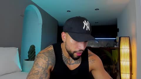 Snapshot of joe_esthetic chatting on February 18, 2025, 11:19 pm joe_esthetic online show from February 18, 2025, 11:19 pm