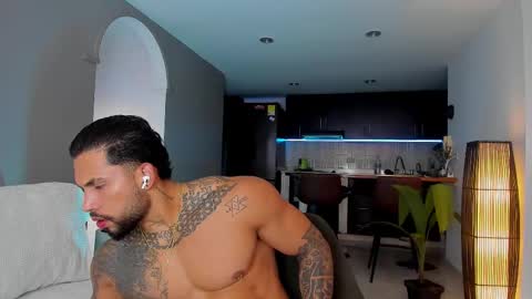 Snapshot of joe_esthetic chatting on February 25, 2025, 10:39 pm joe_esthetic online show from February 25, 2025, 10:39 pm