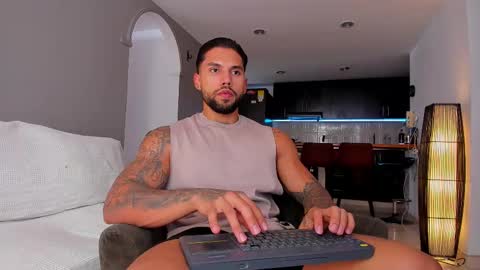 Snapshot of joe_esthetic chatting on September 30, 2025, 8:03 pm joe_esthetic online show from September 30, 2025, 8:03 pm