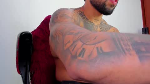 Snapshot of joe_esthetic chatting on October 21, 2025, 6:52 pm joe_esthetic online show from October 21, 2025, 6:52 pm