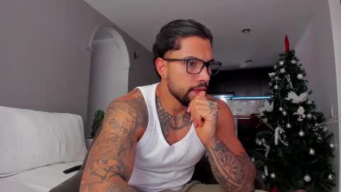 Snapshot of joe_esthetic chatting on December 4, 2025, 8:28 pm joe_esthetic online show from December 4, 2025, 8:28 pm