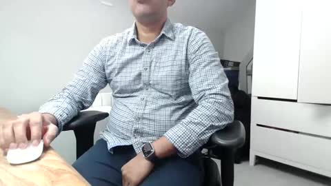 Snapshot of joeshades21 chatting on February 20, 2025, 12:15 pm joeshades21 online show from February 20, 2025, 12:15 pm