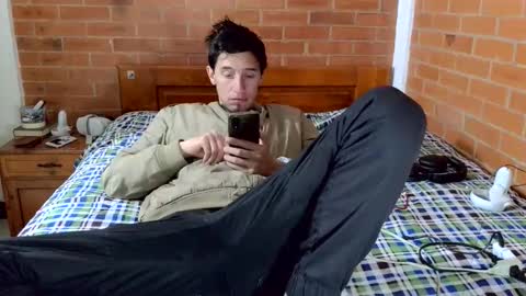 johan70nsexy online show from April 12, 2026, 1:10 am