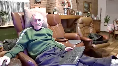 Snapshot of johan7_heet chatting on February 15, 2026, 9:33 pm johan7 heet online show from February 15, 2026, 9:33 pm