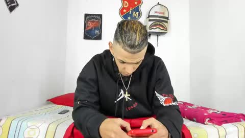 Snapshot of johan_and_antonella chatting on December 2, 2024, 1:14 am johan_and_antonella online show from December 2, 2024, 1:14 am