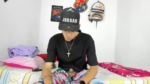 Snapshot of johan_and_antonella chatting on December 3, 2024, 6:37 am johan_and_antonella online show from December 3, 2024, 6:37 am