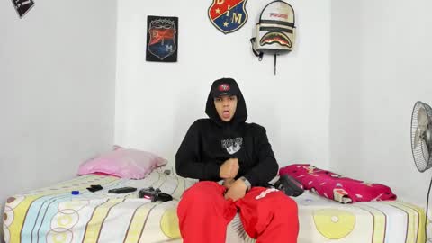 Snapshot of johan_and_antonella chatting on December 10, 2024, 2:27 am johan_and_antonella online show from December 10, 2024, 2:27 am