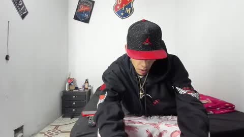 Snapshot of johan_and_antonella chatting on January 16, 2025, 5:11 am johan_and_antonella online show from January 16, 2025, 5:11 am