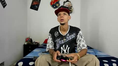 Snapshot of johan_and_antonella chatting on January 21, 2025, 2:00 am johan_and_antonella online show from January 21, 2025, 2:00 am