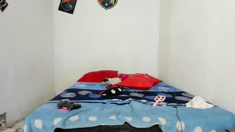 Snapshot of johan_and_antonella chatting on February 1, 2025, 12:51 am johan_and_antonella online show from February 1, 2025, 12:51 am