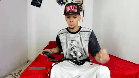 Snapshot of johan_and_antonella chatting on February 5, 2025, 11:17 pm johan_and_antonella online show from February 5, 2025, 11:17 pm