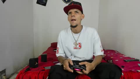 Snapshot of johan_and_antonella chatting on February 18, 2025, 4:58 am johan_and_antonella online show from February 18, 2025, 4:58 am