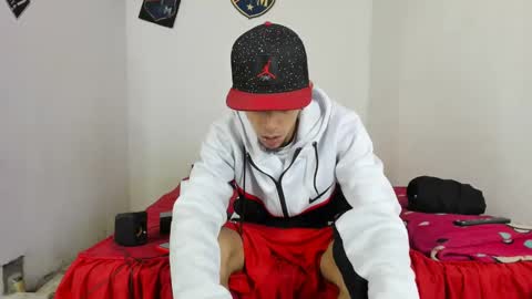 Snapshot of johan_and_antonella chatting on February 18, 2025, 8:05 am johan_and_antonella online show from February 18, 2025, 8:05 am